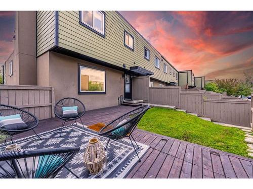 149-3809 45 Street Sw, Calgary, AB - Indoor