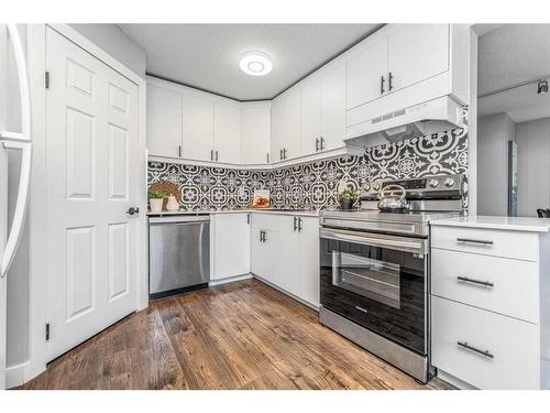 149-3809 45 Street Sw, Calgary, AB - Indoor Photo Showing Dining Room