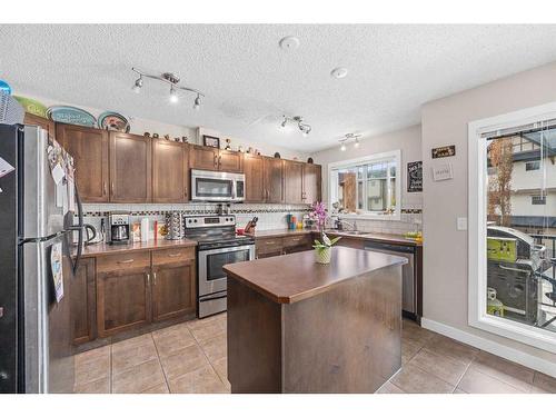 74 Cimarron Vista Gardens, Okotoks, AB - Indoor Photo Showing Kitchen