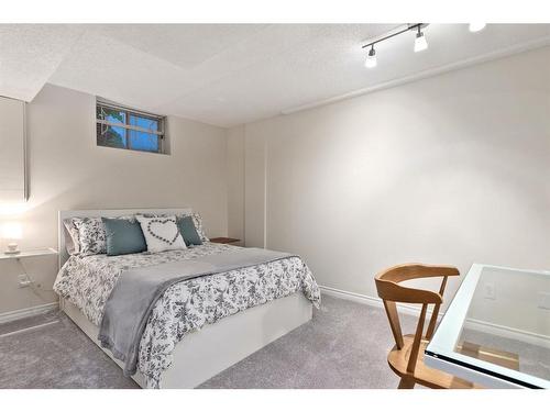240 Woodridge Place Sw, Calgary, AB - Indoor Photo Showing Bedroom