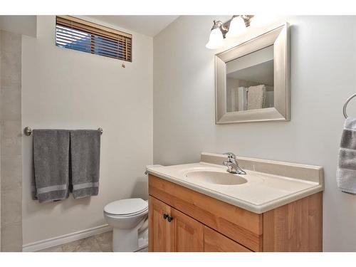 240 Woodridge Place Sw, Calgary, AB - Indoor Photo Showing Bathroom