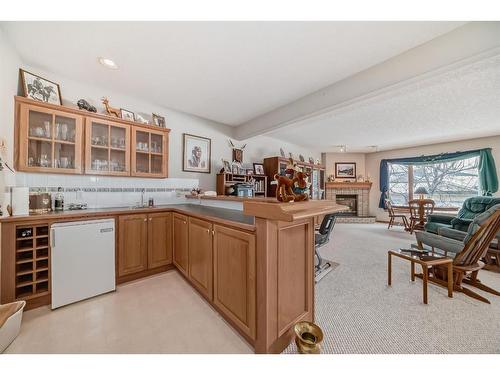 28 Eagleview Gate, Cochrane, AB - Indoor Photo Showing Kitchen