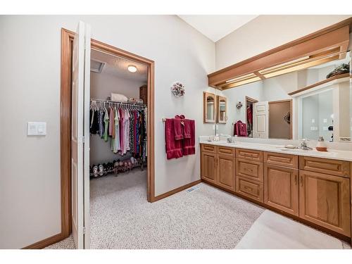 28 Eagleview Gate, Cochrane, AB - Indoor Photo Showing Bathroom