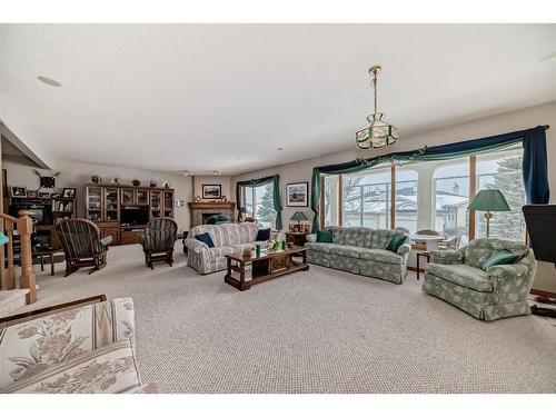 28 Eagleview Gate, Cochrane, AB - Indoor Photo Showing Living Room