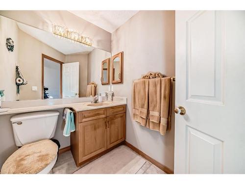 28 Eagleview Gate, Cochrane, AB - Indoor Photo Showing Bathroom