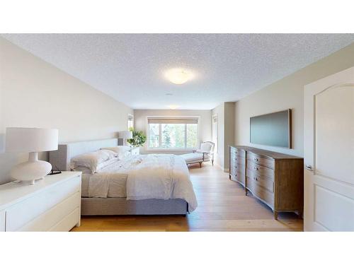 202 Chapala Point Se, Calgary, AB - Indoor Photo Showing Bedroom