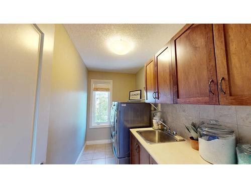 202 Chapala Point Se, Calgary, AB - Indoor Photo Showing Kitchen