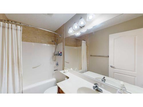 202 Chapala Point Se, Calgary, AB - Indoor Photo Showing Bathroom