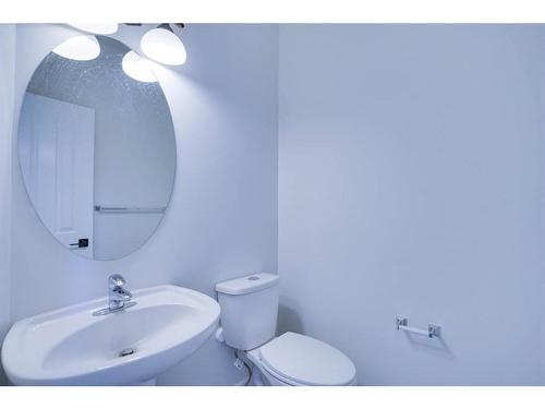 8 Cranwell Green Se, Calgary, AB - Indoor Photo Showing Bathroom