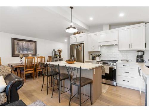 1417 22 Avenue Nw, Calgary, AB - Indoor Photo Showing Kitchen With Upgraded Kitchen