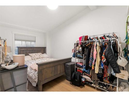 1417 22 Avenue Nw, Calgary, AB - Indoor Photo Showing Bedroom