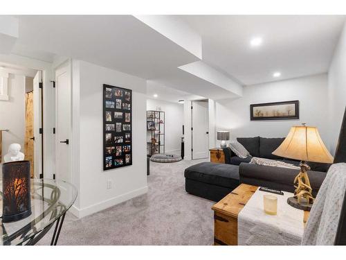 1417 22 Avenue Nw, Calgary, AB - Indoor Photo Showing Living Room