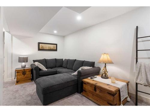 1417 22 Avenue Nw, Calgary, AB - Indoor Photo Showing Living Room