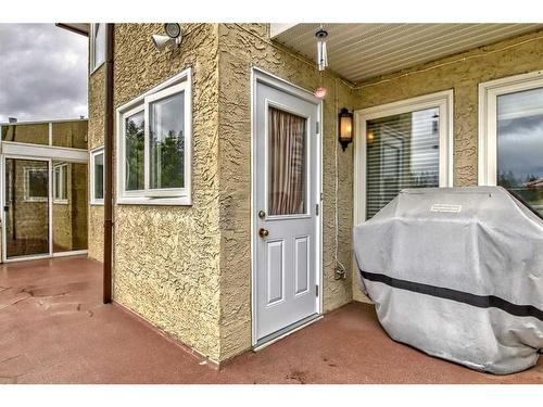 852 Shawnee Drive Sw, Calgary, AB - Outdoor With Exterior