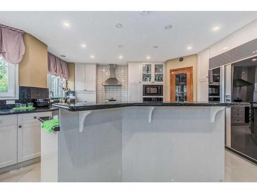 852 Shawnee Drive Sw, Calgary, AB - Indoor Photo Showing Kitchen With Upgraded Kitchen