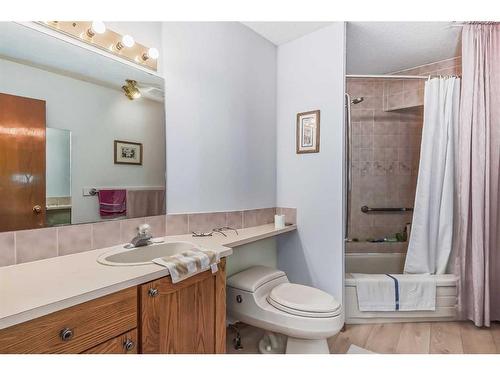 852 Shawnee Drive Sw, Calgary, AB - Indoor Photo Showing Bathroom