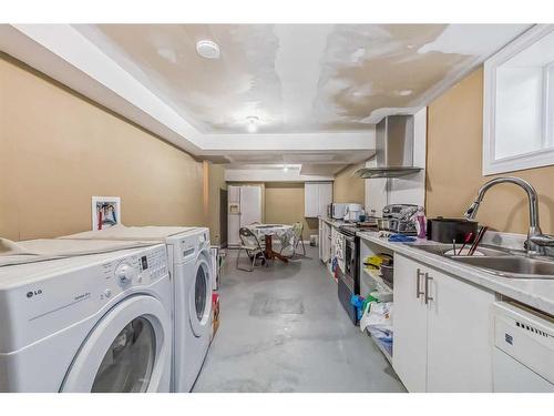 852 Shawnee Drive Sw, Calgary, AB - Indoor Photo Showing Laundry Room