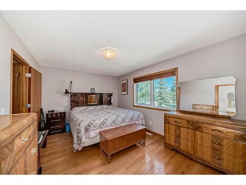 48 Fairways Drive Nw, Airdrie, AB - Indoor Photo Showing Bedroom