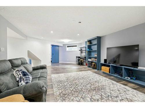 147 Royal Oak Mews Nw, Calgary, AB - Indoor Photo Showing Living Room