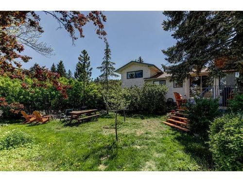 8824 33 Avenue Nw, Calgary, AB - Outdoor