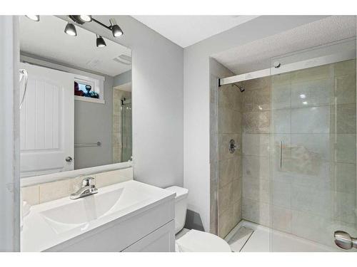 2505 62 Street Ne, Calgary, AB - Indoor Photo Showing Bathroom