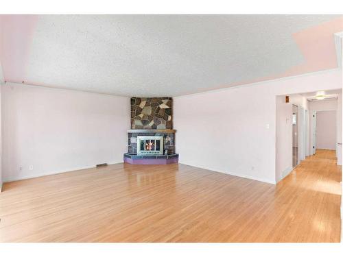 35 Glenview Drive Sw, Calgary, AB - Indoor Photo Showing Living Room