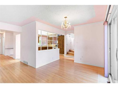 35 Glenview Drive Sw, Calgary, AB - Indoor Photo Showing Other Room