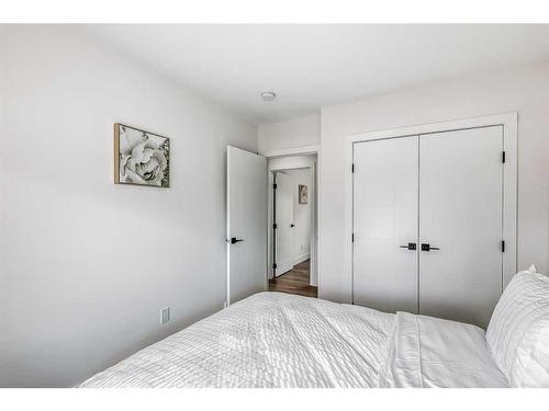 131 Grafton Drive Sw, Calgary, AB - Indoor Photo Showing Bedroom