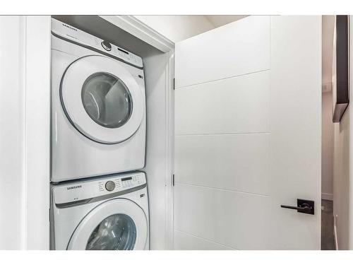131 Grafton Drive Sw, Calgary, AB - Indoor Photo Showing Laundry Room