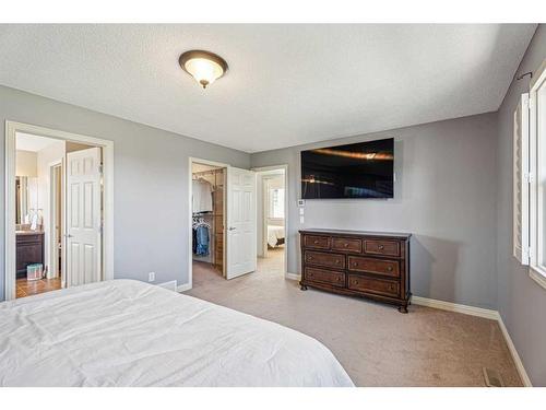 113 Cranridge Terrace Se, Calgary, AB - Indoor Photo Showing Bedroom