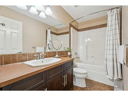 113 Cranridge Terrace Se, Calgary, AB - Indoor Photo Showing Bathroom