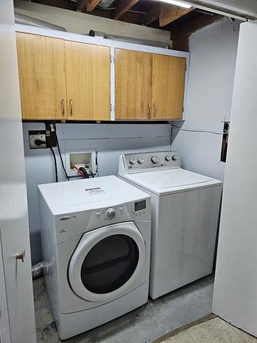 3135 41 Street Sw, Calgary, AB - Indoor Photo Showing Laundry Room