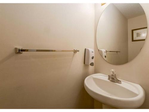 17 Tarington Green Ne, Calgary, AB - Indoor Photo Showing Bathroom