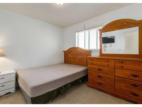 17 Tarington Green Ne, Calgary, AB - Indoor Photo Showing Bedroom