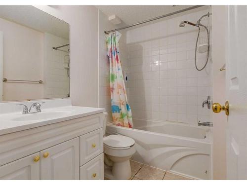 17 Tarington Green Ne, Calgary, AB - Indoor Photo Showing Bathroom