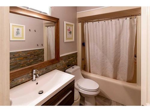 619 Arlington Drive Se, Calgary, AB - Indoor Photo Showing Bathroom