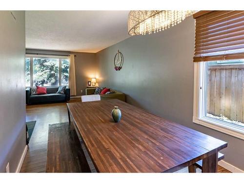 619 Arlington Drive Se, Calgary, AB - Indoor Photo Showing Other Room