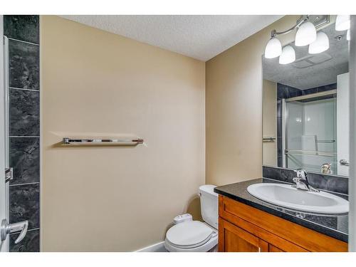 224-500 Rocky Vista Gardens Nw, Calgary, AB - Indoor Photo Showing Bathroom