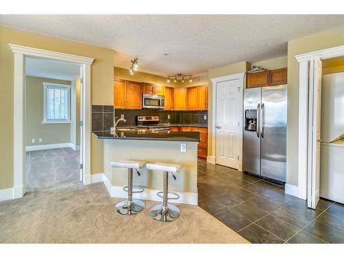 224-500 Rocky Vista Gardens Nw, Calgary, AB - Indoor Photo Showing Kitchen