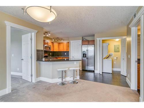 224-500 Rocky Vista Gardens Nw, Calgary, AB - Indoor Photo Showing Kitchen