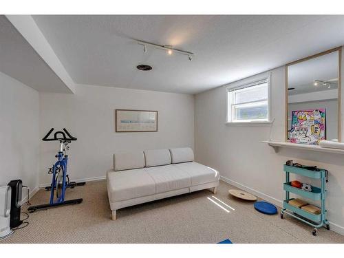 1125 Maggie Street Se, Calgary, AB - Indoor Photo Showing Kitchen