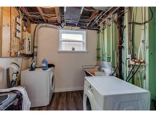 1125 Maggie Street Se, Calgary, AB - Indoor Photo Showing Laundry Room