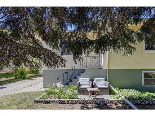 1125 Maggie Street Se, Calgary, AB - Outdoor