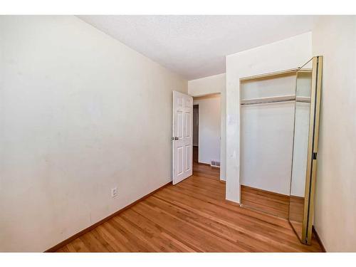 9815 2 Street Se, Calgary, AB - Indoor Photo Showing Other Room