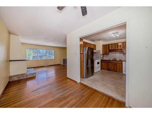 9815 2 Street Se, Calgary, AB - Indoor Photo Showing Kitchen