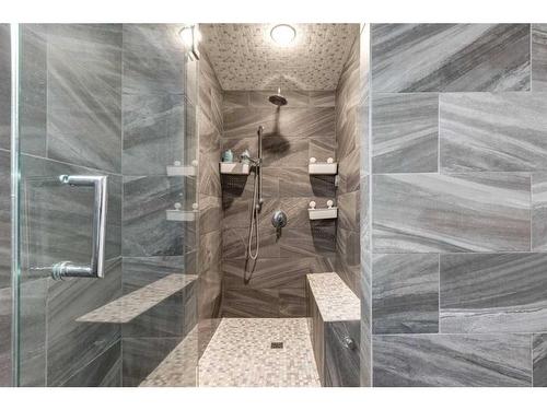 A-2115 35 Avenue Sw, Calgary, AB - Indoor Photo Showing Bathroom
