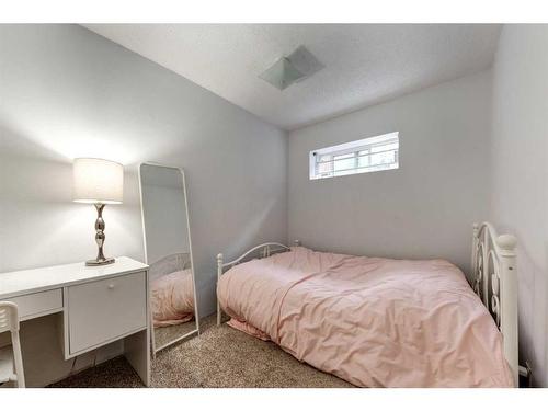 A-2115 35 Avenue Sw, Calgary, AB - Indoor Photo Showing Bedroom