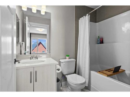 142 Livingston Common Ne, Calgary, AB - Indoor Photo Showing Bathroom