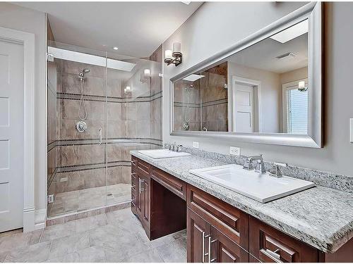 2340 7 Avenue Nw, Calgary, AB - Indoor Photo Showing Bathroom