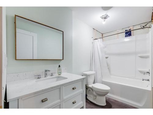 176 Masters Crescent Se, Calgary, AB - Indoor Photo Showing Bathroom